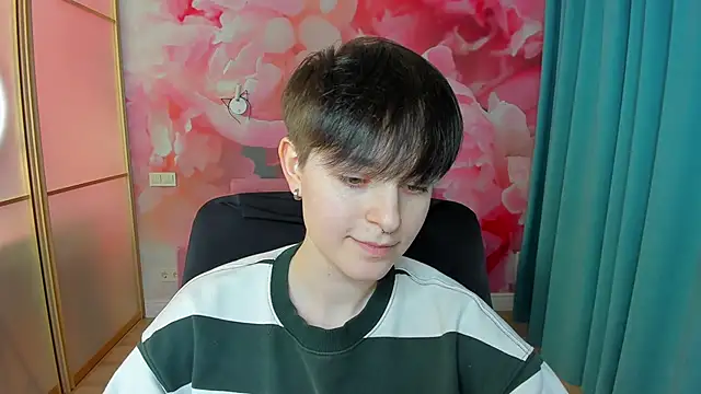 EmiliaYours online show from 01.10.25