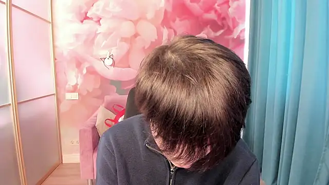 EmiliaYours online show from 01.17.25