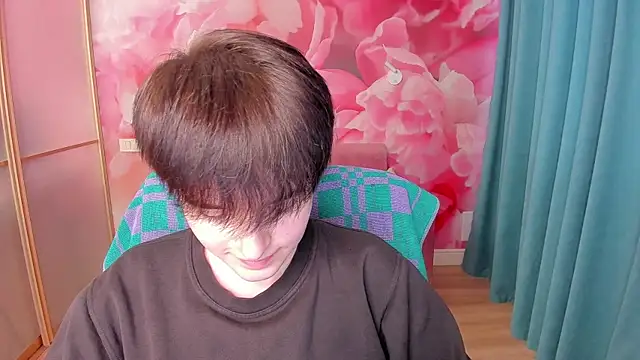 EmiliaYours online show from 01.24.25