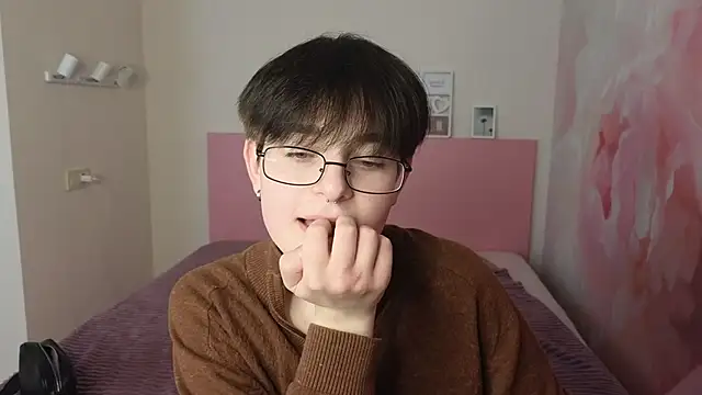 EmiliaYours online show from 01.25.25