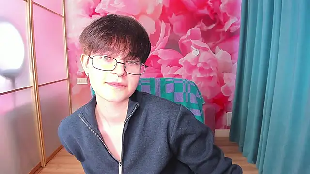 EmiliaYours online show from 01.26.25