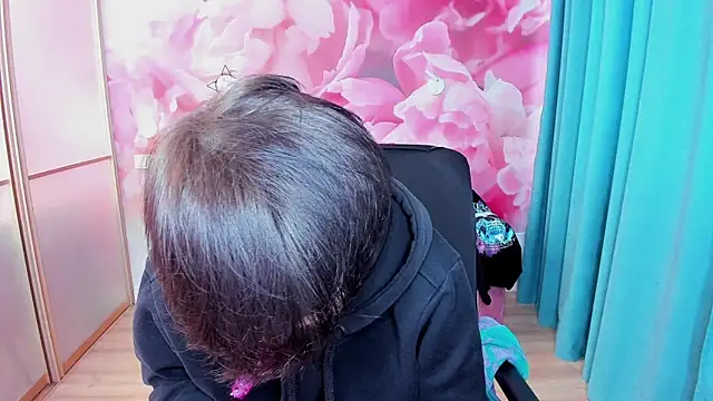 EmiliaYours online show from 01.31.25