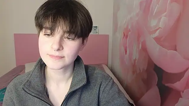 EmiliaYours online show from 02.08.25