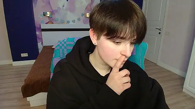 EmiliaYours online show from 02.14.25