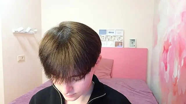 EmiliaYours online show from 02.28.25