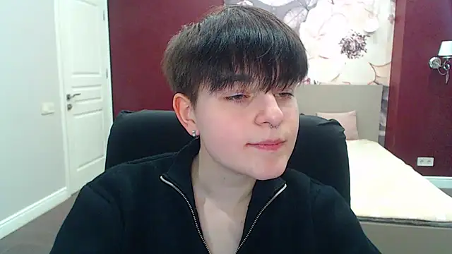 EmiliaYours online show from 03.04.25