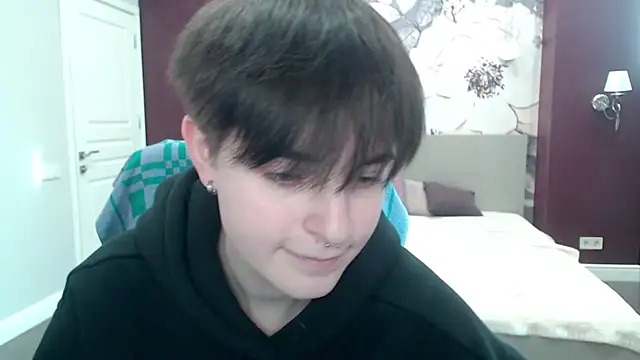 EmiliaYours online show from 03.18.25