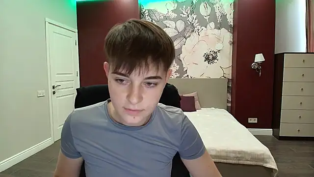 EmiliaYours online show from 09.24.25