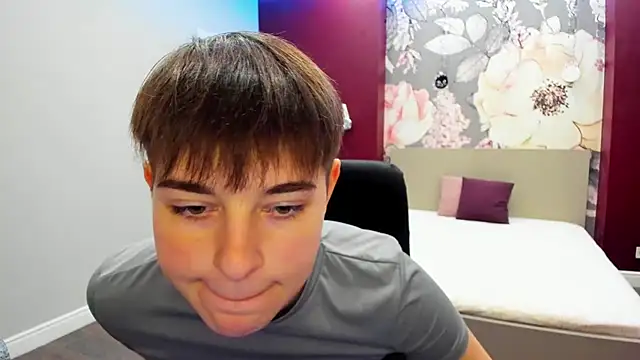 EmiliaYours online show from 10.07.25