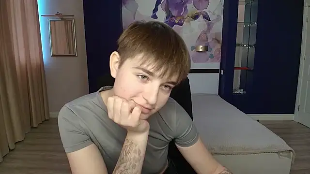 EmiliaYours online show from 10.19.25