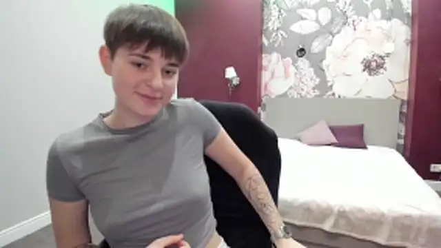 EmiliaYours online show from 11.08.25