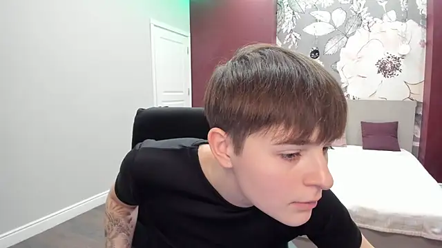 EmiliaYours online show from 11.17.25