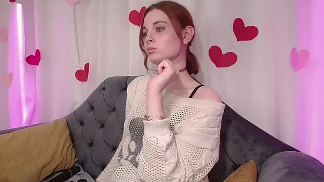 Snapshot of AprilAvery chatting on 02.08.25 AprilAvery online show from 02.08.25