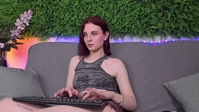 Snapshot of AprilAvery chatting on 02.21.25 AprilAvery online show from 02.21.25