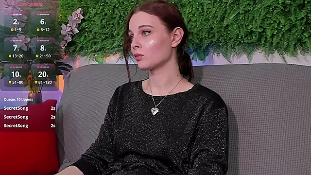 Snapshot of AprilAvery chatting on 03.11.25 AprilAvery online show from 03.11.25