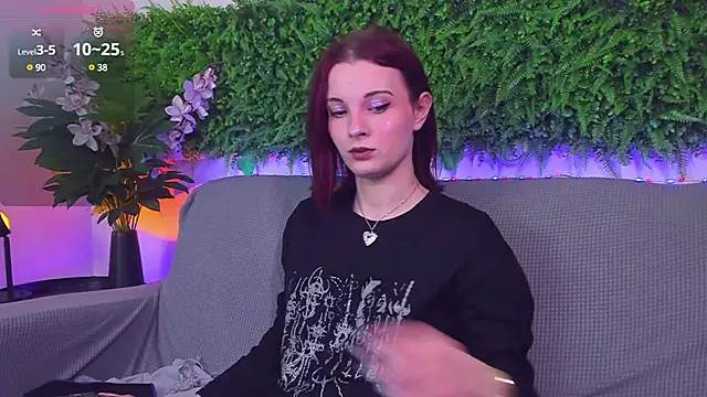 Snapshot of AprilAvery chatting on 03.20.25 AprilAvery online show from 03.20.25