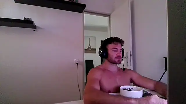 Snapshot of alpha-hunk chatting on 07.08.26 alpha-hunk online show from 07.08.26