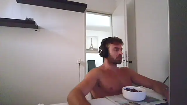 Snapshot of alpha-hunk chatting on 07.16.26 alpha-hunk online show from 07.16.26