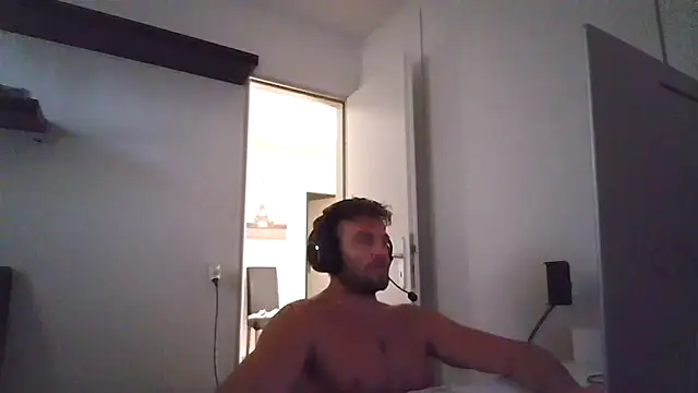 Snapshot of alpha-hunk chatting on 07.20.26 alpha-hunk online show from 07.20.26