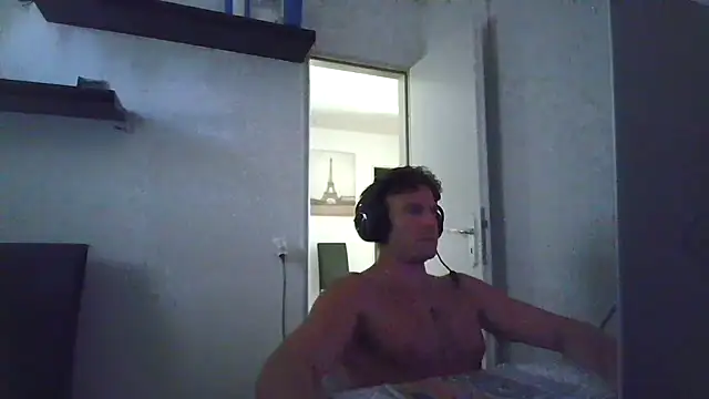 Snapshot of alpha-hunk chatting on 07.28.26 alpha-hunk online show from 07.28.26