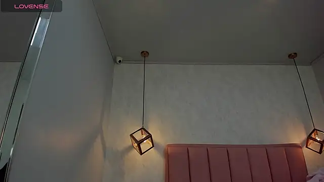 Snapshot of MAYROBERTSS chatting on 02.18.25 MAYROBERTSS online show from 02.18.25