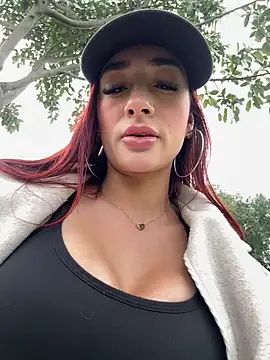 Snapshot of ariiel_ chatting on 12.17.25 ariiel online show from 12.17.25