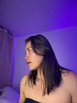 Snapshot of aurora_divine chatting on 05.19.26 aurora divine online show from 05.19.26