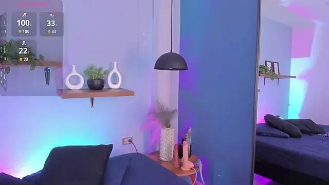 Snapshot of maddy_walker chatting on 12.17.25 maddy walker online show from 12.17.25