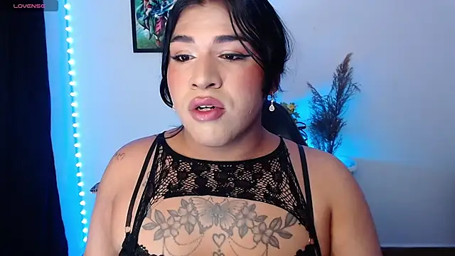 Snapshot of alexiaaross chatting on 05.31.26 alexiaaross online show from 05.31.26