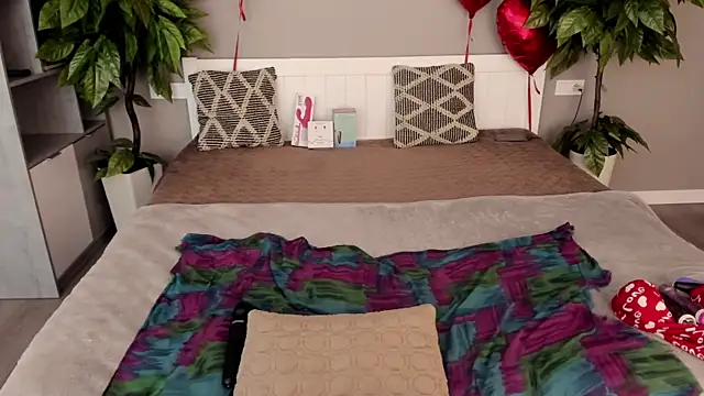 Snapshot of VeronikaVel chatting on 02.26.25 VeronikaVel online show from 02.26.25