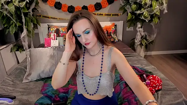 Snapshot of VeronikaVel chatting on 10.21.25 VeronikaVel online show from 10.21.25