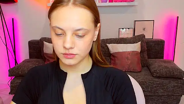 Snapshot of rora_skyline chatting on 10.28.25 rora skyline online show from 10.28.25