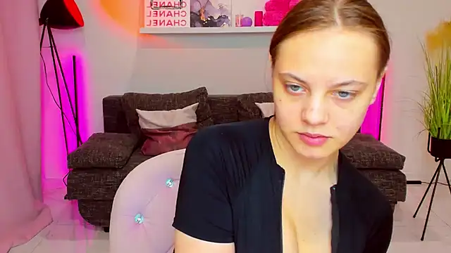 Snapshot of rora_skyline chatting on 10.30.25 rora skyline online show from 10.30.25