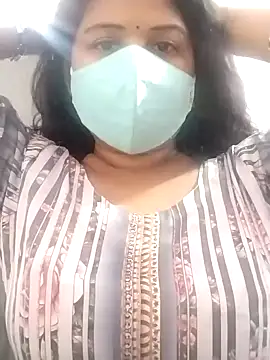 Snapshot of Dr_Chhaya chatting on 09.22.25 Dr Chhaya online show from 09.22.25