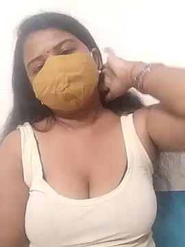 Snapshot of Dr_Chhaya chatting on 10.28.25 Dr Chhaya online show from 10.28.25