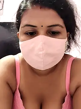 Snapshot of Dr_Chhaya chatting on 06.19.26 Dr Chhaya online show from 06.19.26