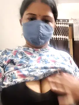 Snapshot of Dr_Chhaya chatting on 07.20.26 Dr Chhaya online show from 07.20.26