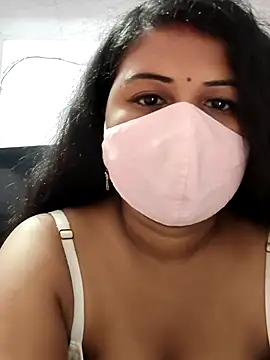 Snapshot of Dr_Chhaya chatting on 07.23.26 Dr Chhaya online show from 07.23.26