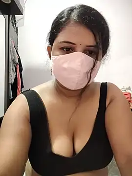 Snapshot of Dr_Chhaya chatting on 07.30.26 Dr Chhaya online show from 07.30.26