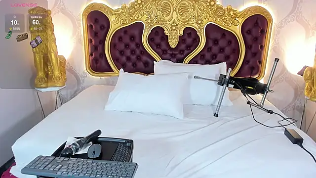 KendralHolson online show from 03.04.26