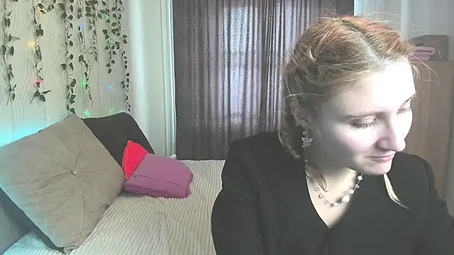 Snapshot of Miss_Elsa_ chatting on 02.12.25 Miss Elsa online show from 02.12.25