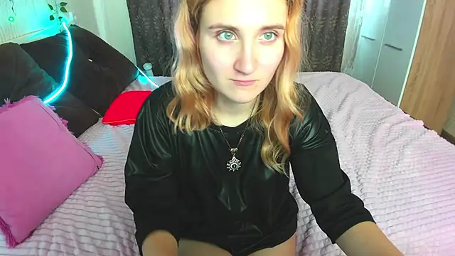 Snapshot of Miss_Elsa_ chatting on 02.20.25 Miss Elsa online show from 02.20.25