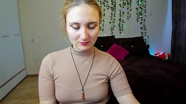 Snapshot of Miss_Elsa_ chatting on 03.10.25 Miss Elsa online show from 03.10.25