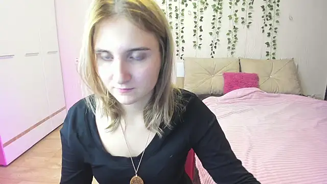 Snapshot of Miss_Elsa_ chatting on 10.02.25 Miss Elsa online show from 10.02.25