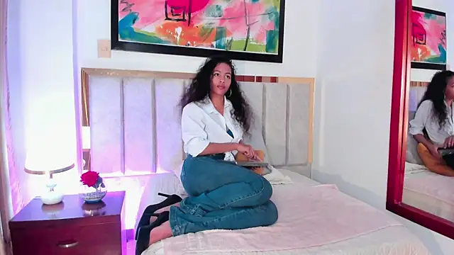 Snapshot of AntonellaHall_ chatting on 12.21.24 AntonellaHall online show from 12.21.24