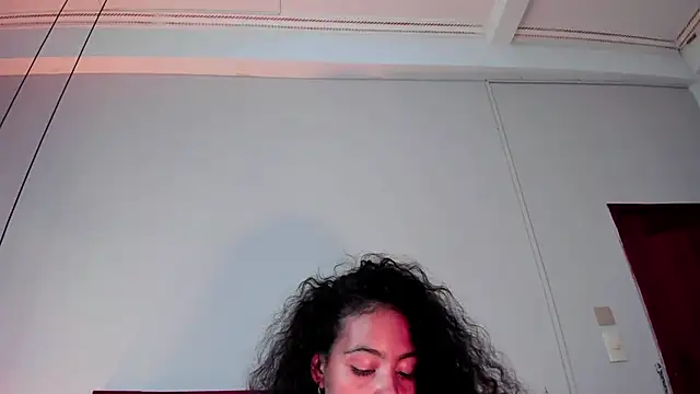 Snapshot of AntonellaHall_ chatting on 01.08.25 AntonellaHall online show from 01.08.25