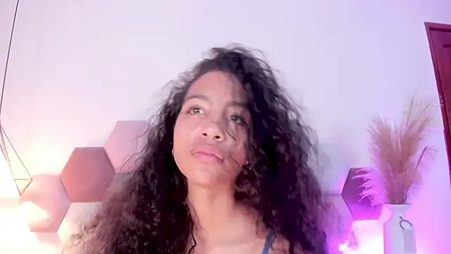 Snapshot of AntonellaHall_ chatting on 01.09.25 AntonellaHall online show from 01.09.25