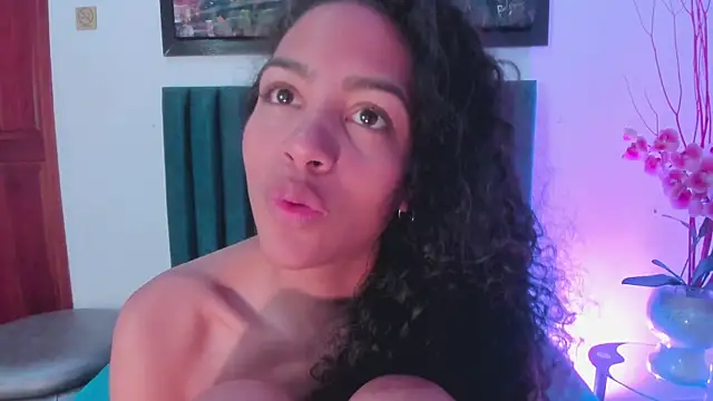 Snapshot of AntonellaHall_ chatting on 02.27.25 AntonellaHall online show from 02.27.25