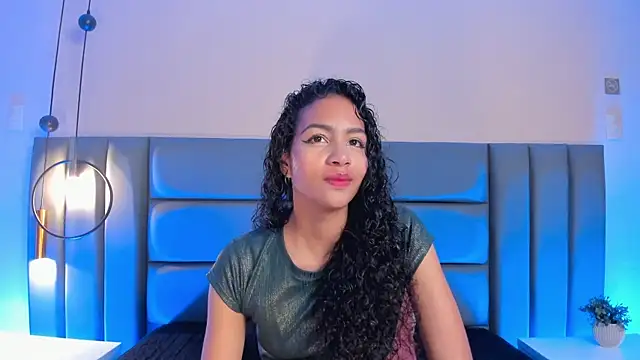 Snapshot of AntonellaHall_ chatting on 03.17.25 AntonellaHall online show from 03.17.25