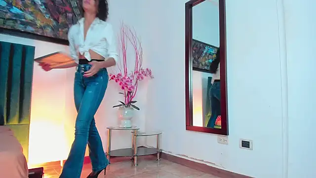 Snapshot of AntonellaHall_ chatting on 03.22.25 AntonellaHall online show from 03.22.25